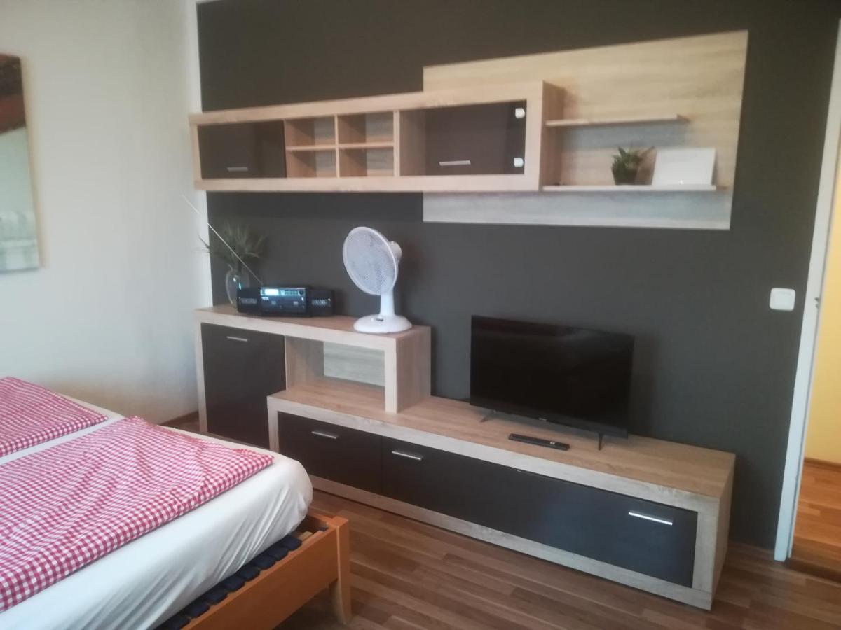 Zentral Gelegene, Sehr Ruhige Und Helle Wohnung Грац Екстериор снимка