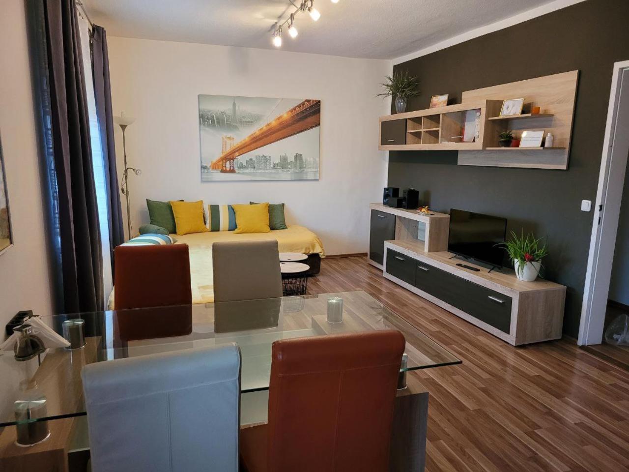 Zentral Gelegene, Sehr Ruhige Und Helle Wohnung Грац Екстериор снимка